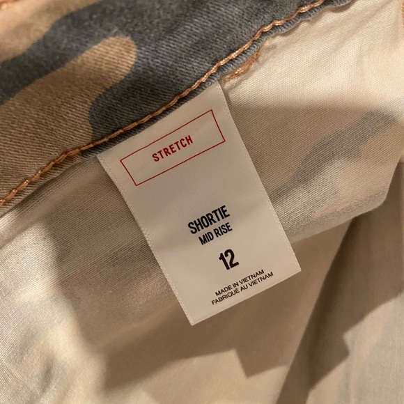 Express Size 12 Shortie Mid Rise Stretch Punk Gray Camo Cut Off Cargo Shorts - Picture 11 of 12